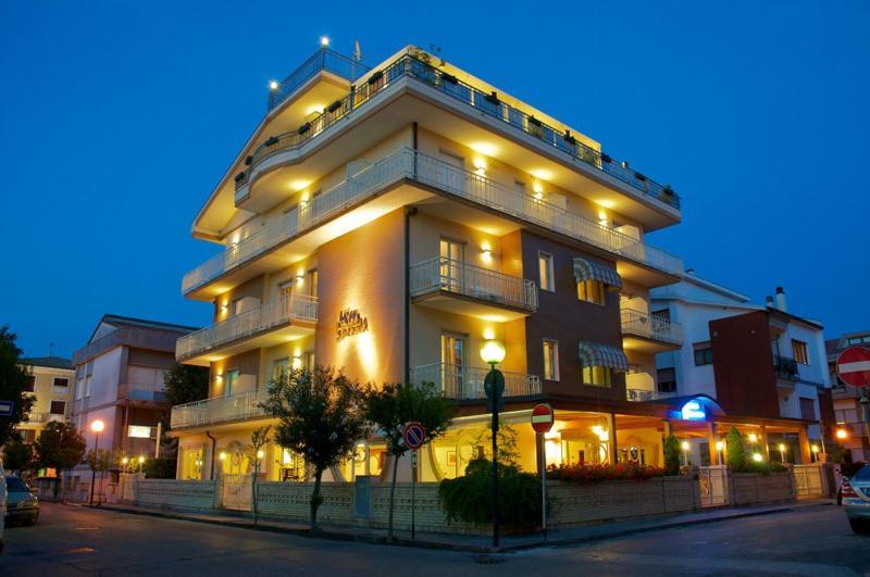 Hotel Jollino Pineto Exterior photo