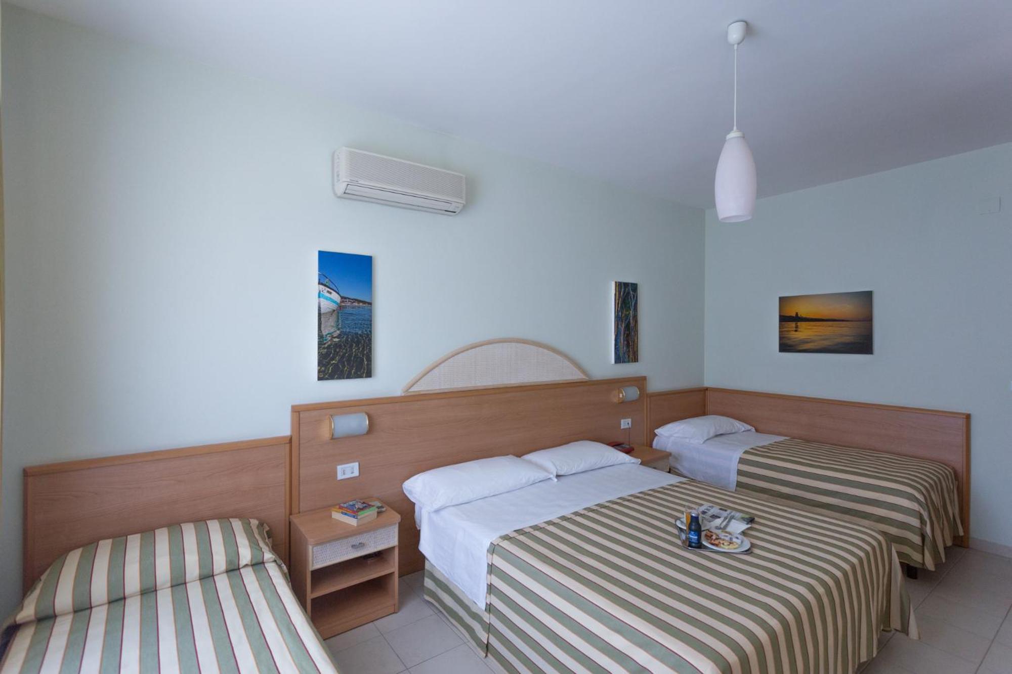 Hotel Jollino Pineto Exterior photo