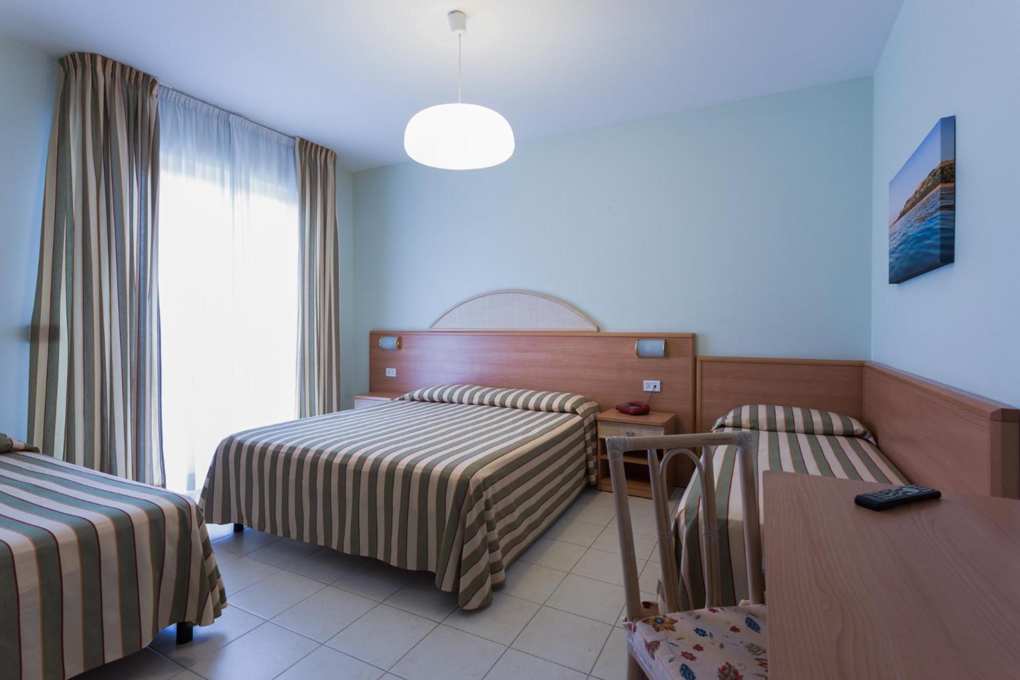 Hotel Jollino Pineto Exterior photo