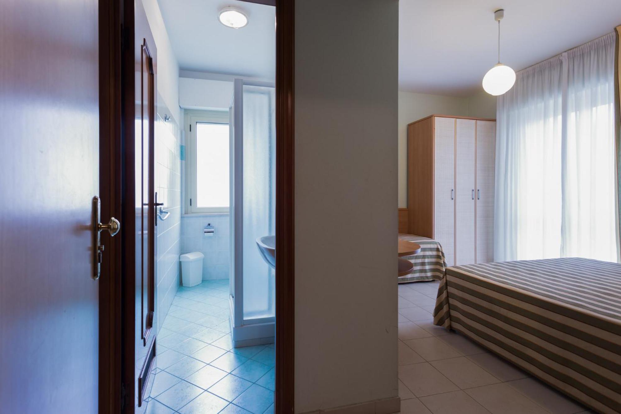 Hotel Jollino Pineto Exterior photo