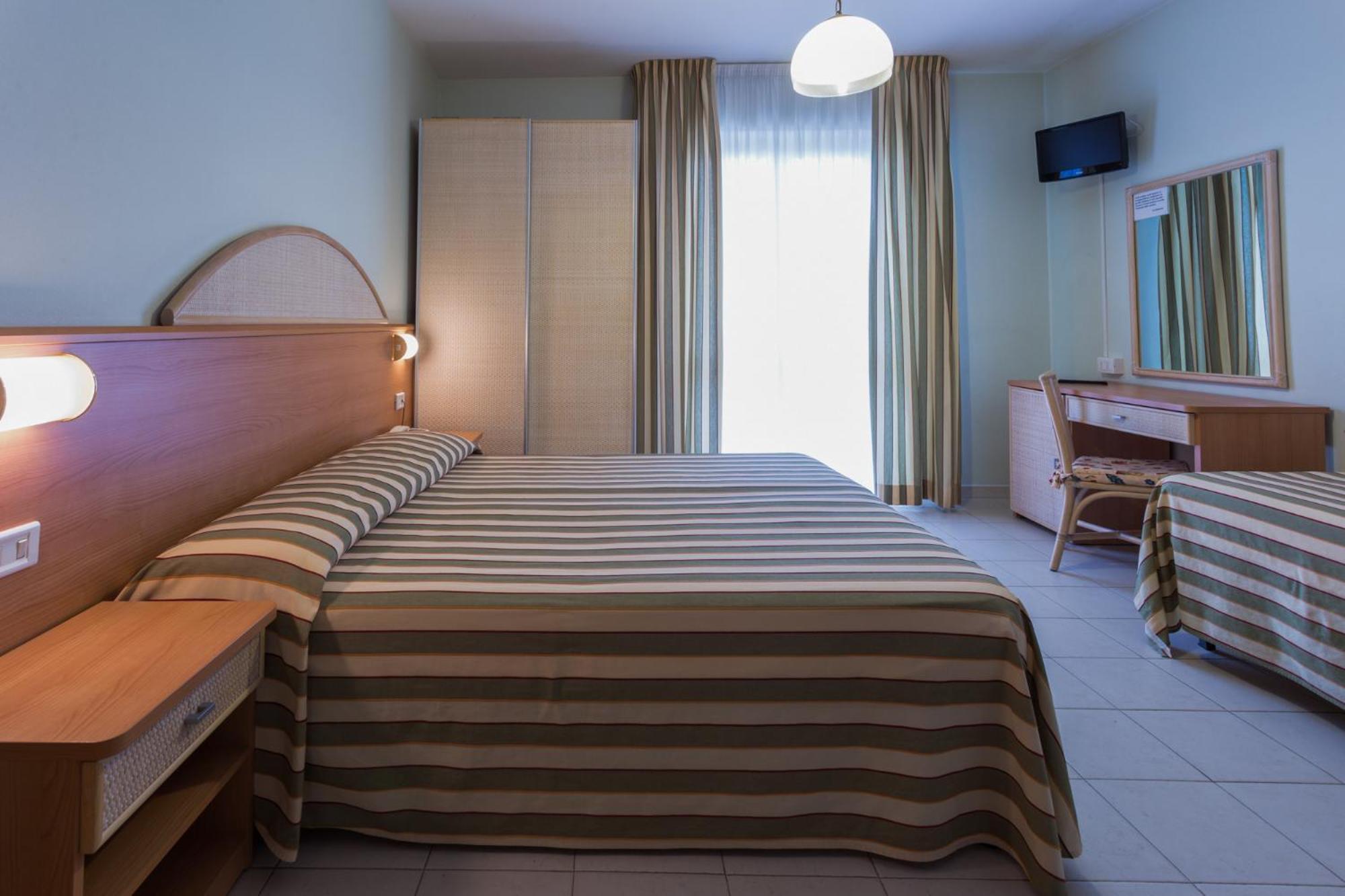 Hotel Jollino Pineto Exterior photo