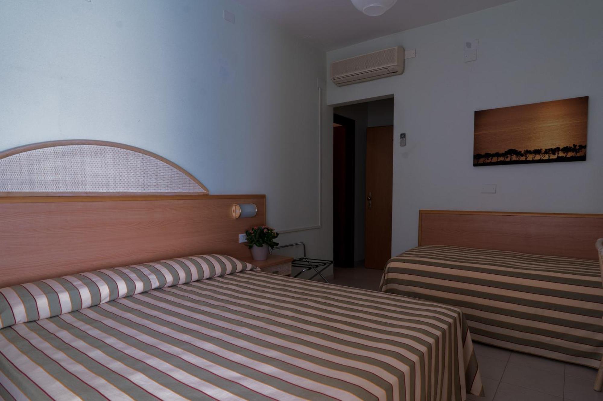 Hotel Jollino Pineto Exterior photo